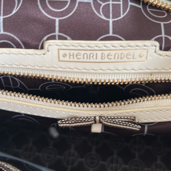 Classic off white Hendri Bendel tote - Picture 5 of 6